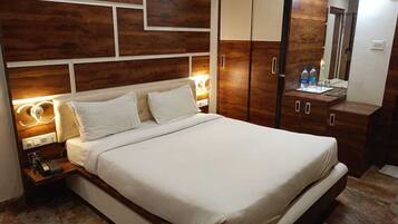 Classic Double Room, City View | Desk, iron/ironing board, free WiFi