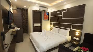 Superior Double Room, City View | Desk, iron/ironing board, free WiFi