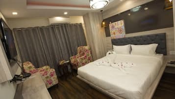 Estudi de luxe, vistes a la ciutat | Escriptori, planxa i posts de planxar i wifi gratuïta