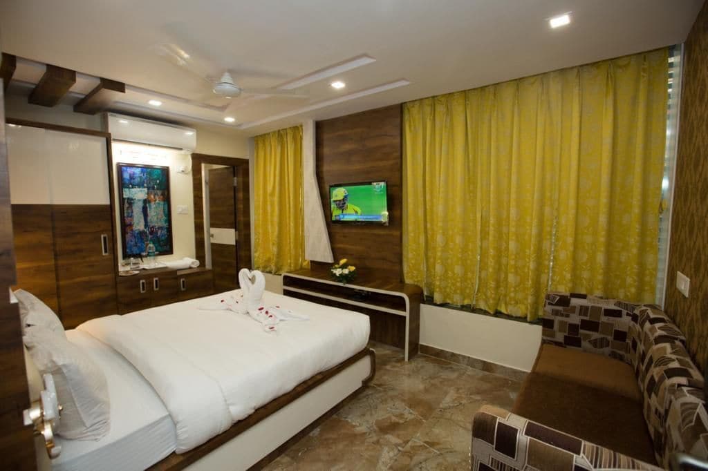 Habitación doble superior, vistas a la ciudad | Escritorio, tabla de planchar con plancha, wifi gratis