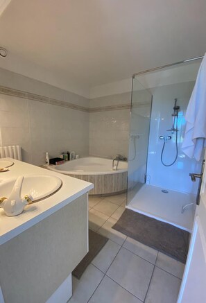 Unclassified image, 4 of 27, button - Vrbo Property (La Boussac)