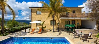 Villa Alonia - Four Bedroom Villa, Sleeps 8