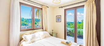 Villa Alonia - Four Bedroom Villa, Sleeps 8