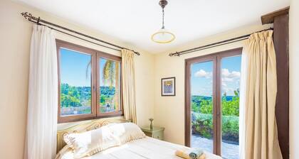 Villa Alonia - Four Bedroom Villa, Sleeps 8