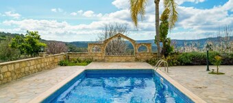 Villa Alonia - Four Bedroom Villa, Sleeps 8