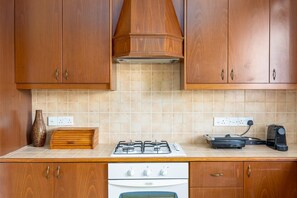 Frigorífic, microones, forn i cafetera i tetera 