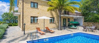 Villa Alonia - Four Bedroom Villa, Sleeps 8