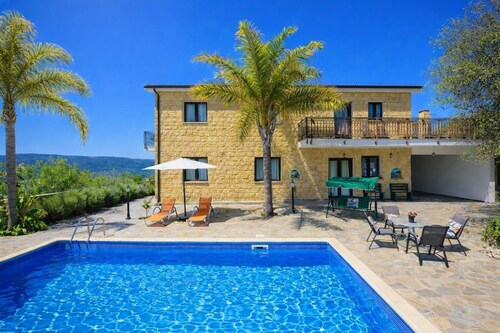 Villa Alonia - Vier Schlafzimmer Villa, Schläft 8
