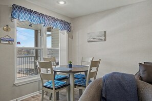 Dining - Lighthouse Landing 3-101 (Lake Ozark)