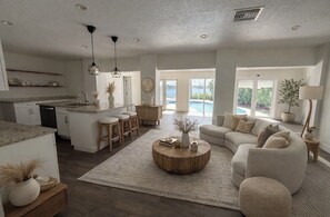 Unclassified image, 3 of 7, button - 	Modern Lakefront Escape Steps to Tropical Park (Miami)