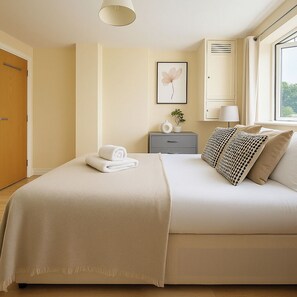 2 bedrooms, iron/ironing board, free WiFi, bed sheets - Modern 2-bed Apartment Near Wembley Stadium (Wembley)