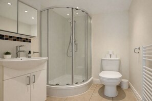 Ensemble douche/baignoire, baignoire relaxante profonde, sèche-cheveux