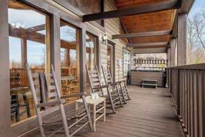 Terrace/patio - Amazing 5BD Lodge w/ VIEWS! Hot Tub + Game/Theater (Sevierville)