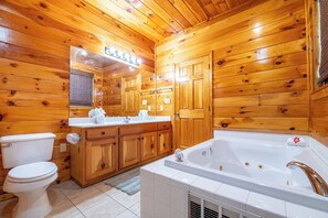 Hair dryer, towels - Amazing 5BD Lodge w/ VIEWS! Hot Tub + Game/Theater (Sevierville)