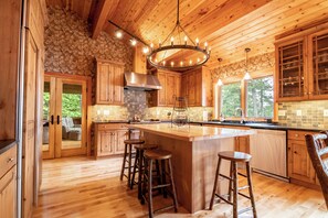 Microwave, oven, stovetop, dishwasher - Lockout -Reduced Bedrooms - Four Season, Lakefront, Sandy Beach, Amazing Sunsets (Saranac Lake)