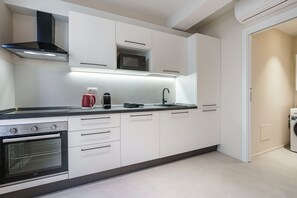 Fridge, microwave, oven, stovetop - Palazzo Accademia-Beato Angelico-2 (Firenze)