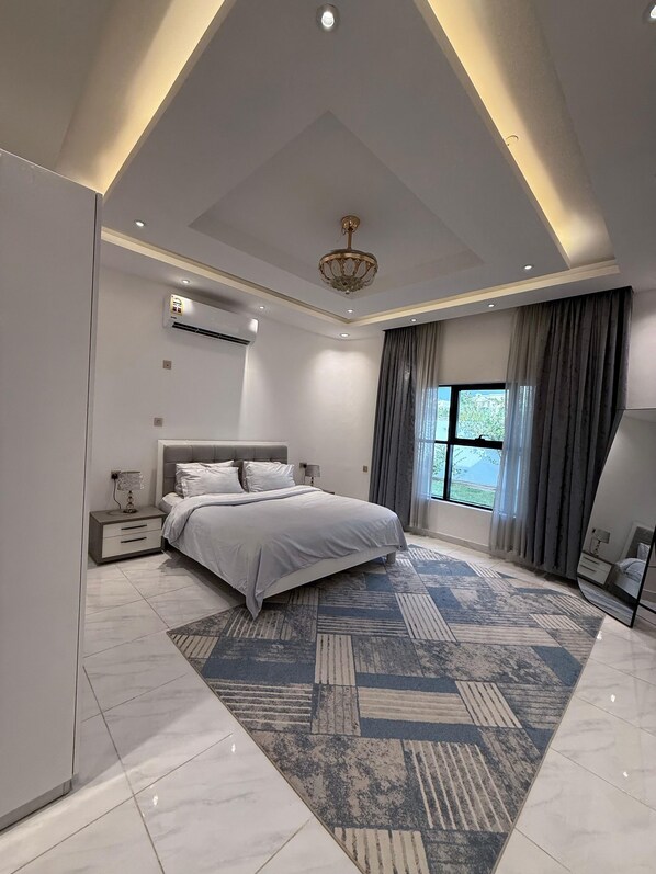 3 bedrooms, iron/ironing board, internet