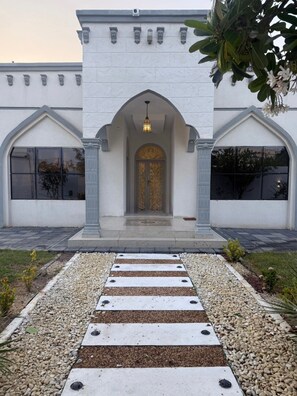 Unclassified image, 5 of 23, button - Cozy house (Seeb)