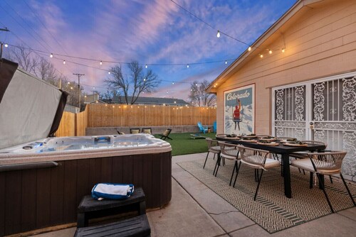 Denver Retreat w/ Hot Tub + Game Room|Near Red Rocks |Sleeps 10 |Family-Friendly Yard