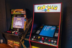 Games room - Denver Retreat w/ Hot Tub + Game Room|Near Red Rocks |Sleeps 10 |Family-Friendly Yard (Denver)
