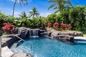 Pool - 🏖️Mauna Lani Condo w/ Beach Club Access & Central AC | Palm Villas F23 (2BR+Loft) (Kamuela)