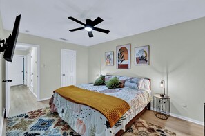 2 室のベッドルーム、アイロン / アイロン台、WiFi、ベッドシーツ