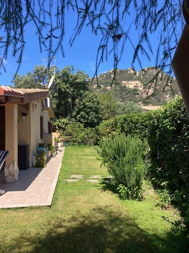 Cozy house with garden on two sides 350m from the sea