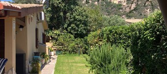 Cozy house with garden on two sides 350m from the sea