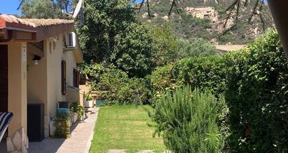 Cozy house with garden on two sides 350m from the sea