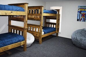 6 bedrooms, iron/ironing board, WiFi, bed sheets