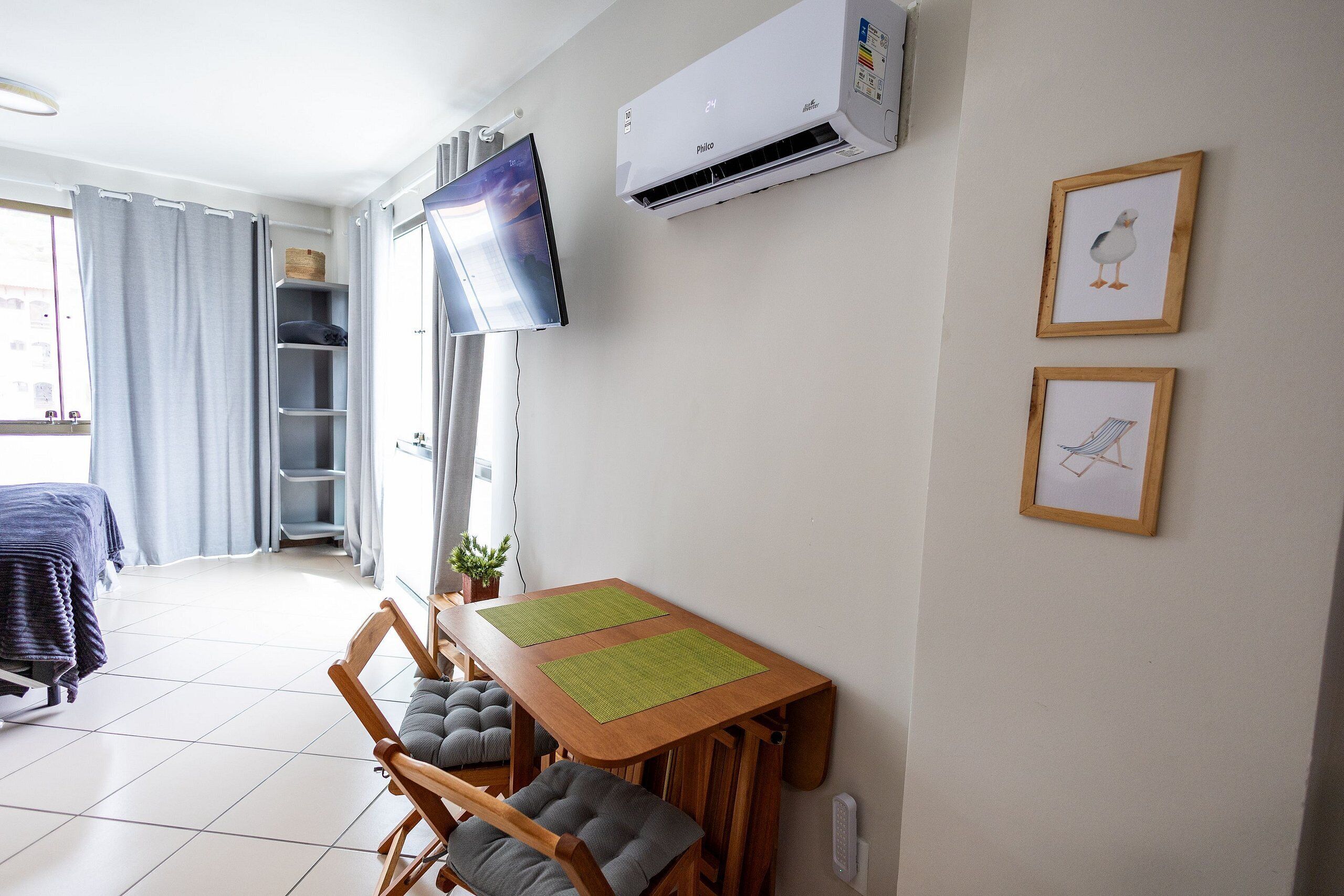 Leilighet | Minibar, blendingsgardiner, strykejern/-brett og wi-fi (inkludert)