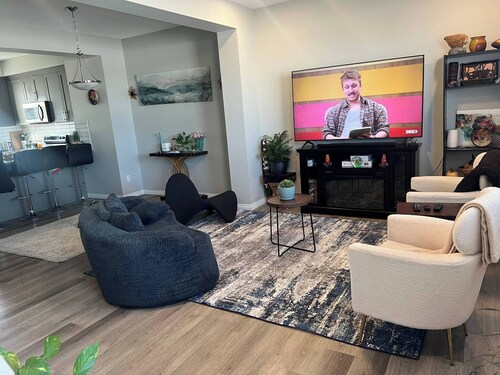 Room-spacious Private Room With TV, Wifi