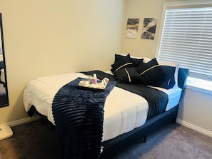 Shared Dormitory, 1 Bedroom, Accessible | 1 bedroom - Room-spacious Private Room With TV, Wifi (Edmonton)