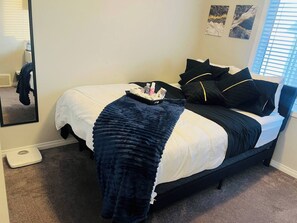 Shared Dormitory, 1 Bedroom, Accessible | 1 bedroom - Room-spacious Private Room With TV, Wifi (Edmonton)
