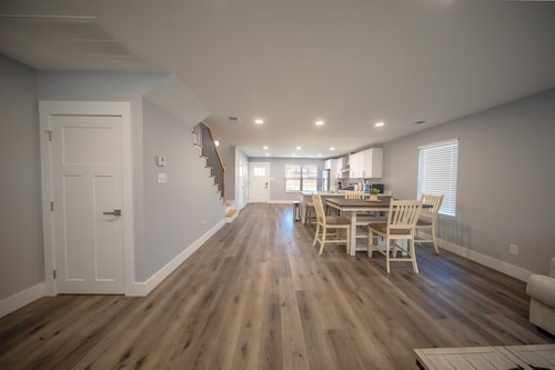 Stadium, mall,civic center, dining, shopping