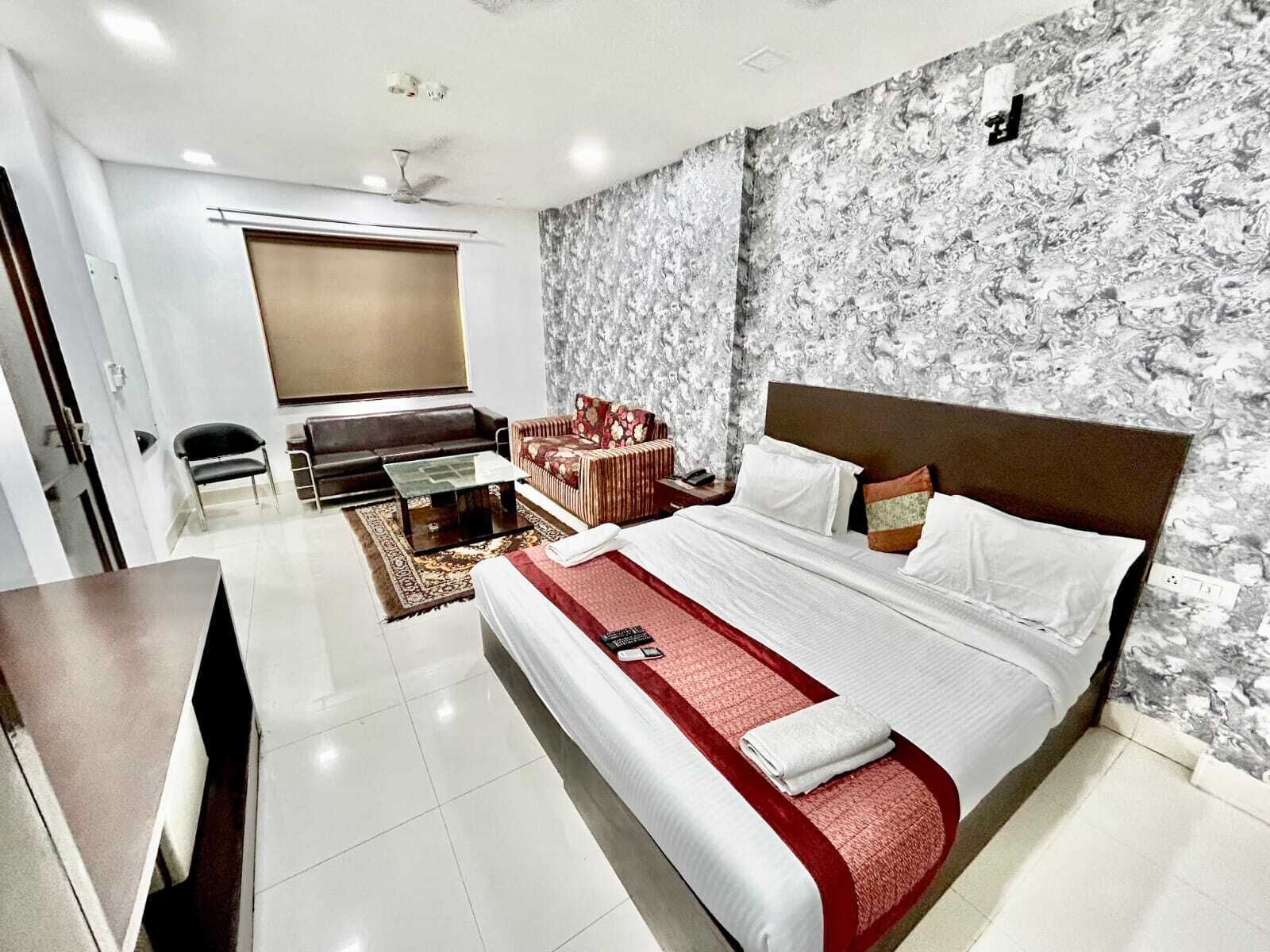 Chambre Double Classique, vue ville | Fer et planche à repasser, Wi-Fi gratuit, draps fournis