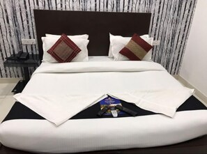 Iron/ironing board, free WiFi, bed sheets - HOTEL SIAM INTERNATIONAL KAROL BAGH  (New Delhi)
