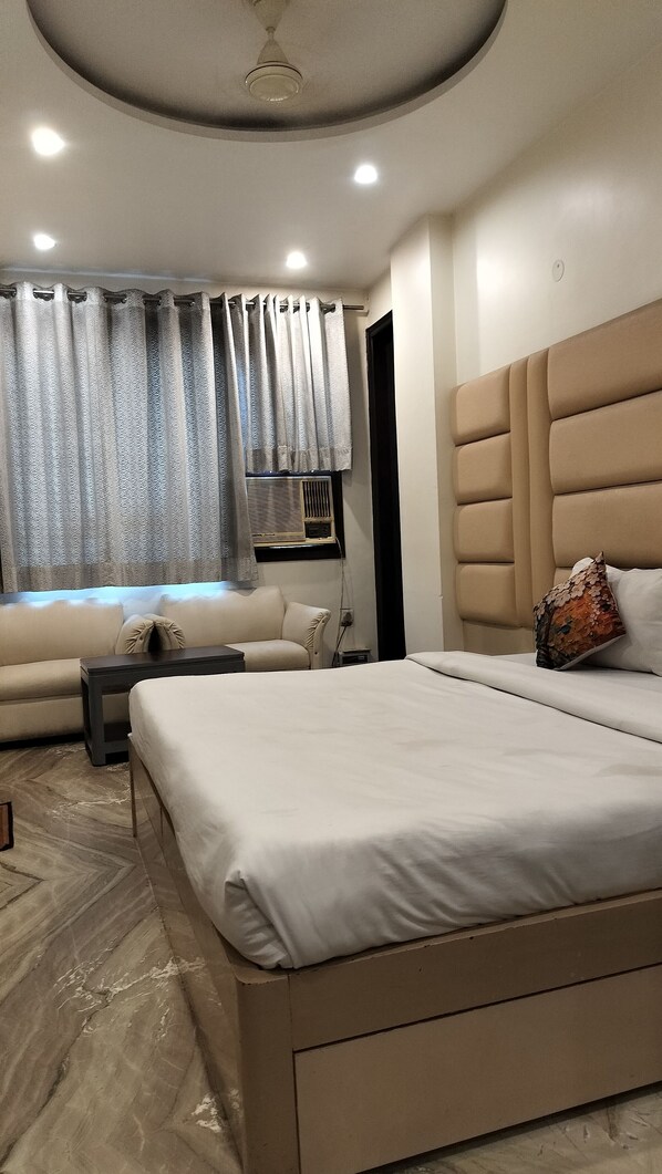 Kahden hengen classic-huone, kaupunkinäköala | Silitysrauta/-lauta, ilmainen Wi-Fi