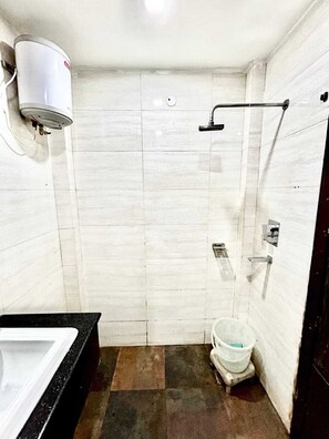 Towels, soap, shampoo, toilet paper - HOTEL SIAM INTERNATIONAL KAROL BAGH  (New Delhi)