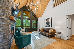Smart TV, fireplace - Side by Side Cabins w/Slide, Hot Tubs, Ping Pong (Broken Bow)