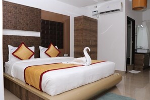 Premium Double Room | Desk, iron/ironing board, free WiFi - Hotel Arunachala (Tiruvannamalai)