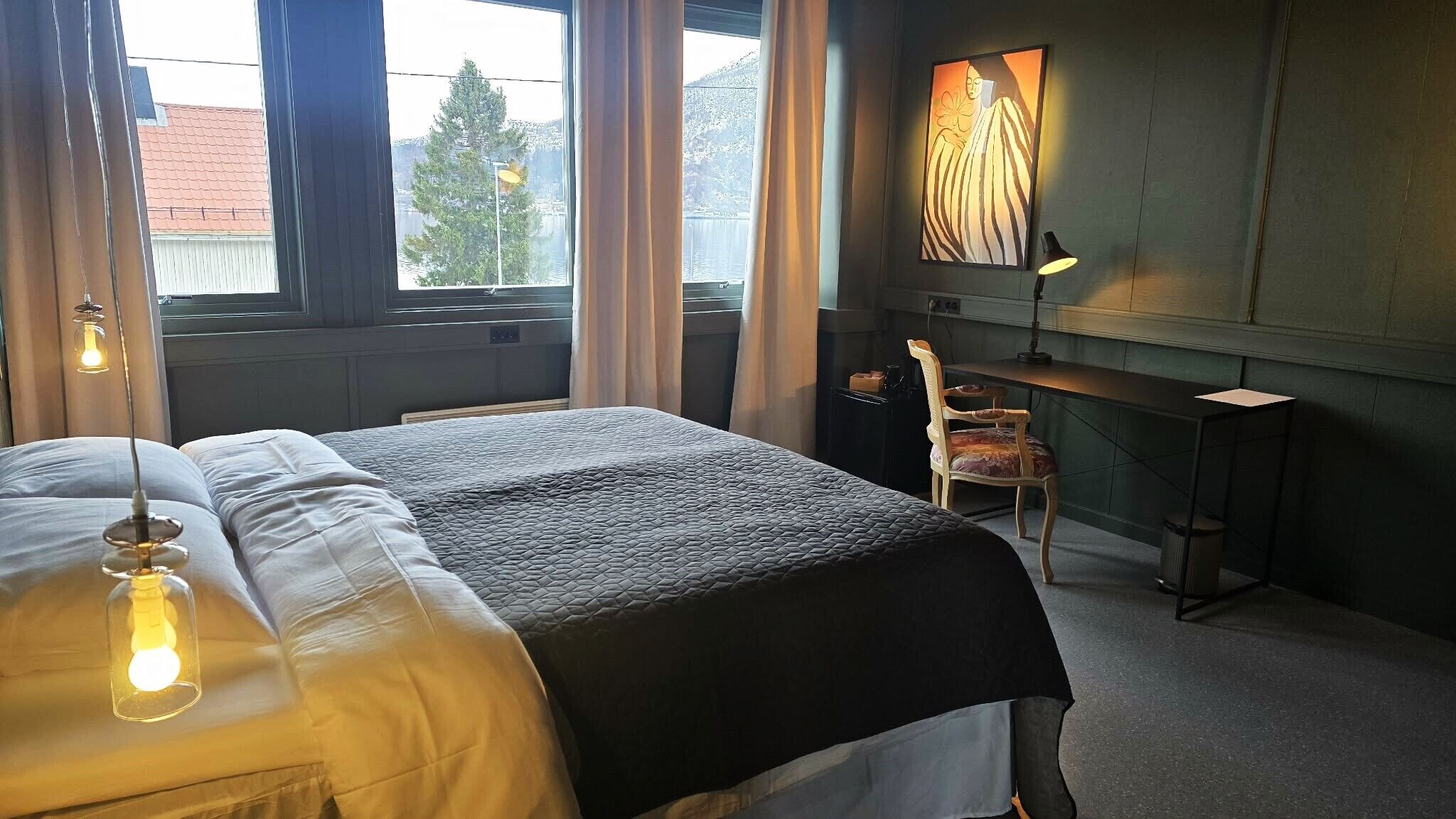 Double Room, 1 King Bed, City View, Private bathroom/shared shower | Desk, laptop workspace, blackout drapes, bed sheets