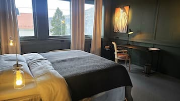 Doppelzimmer, 1 King-Bett, Stadtblick | Schreibtisch, laptopgeeigneter Arbeitsplatz, Verdunkelungsvorhänge