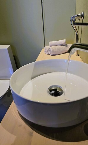 Double Room, 1 King Bed, City View, Private bathroom/shared shower | Bathroom | Towels - Kuben Utleie (Narvik)