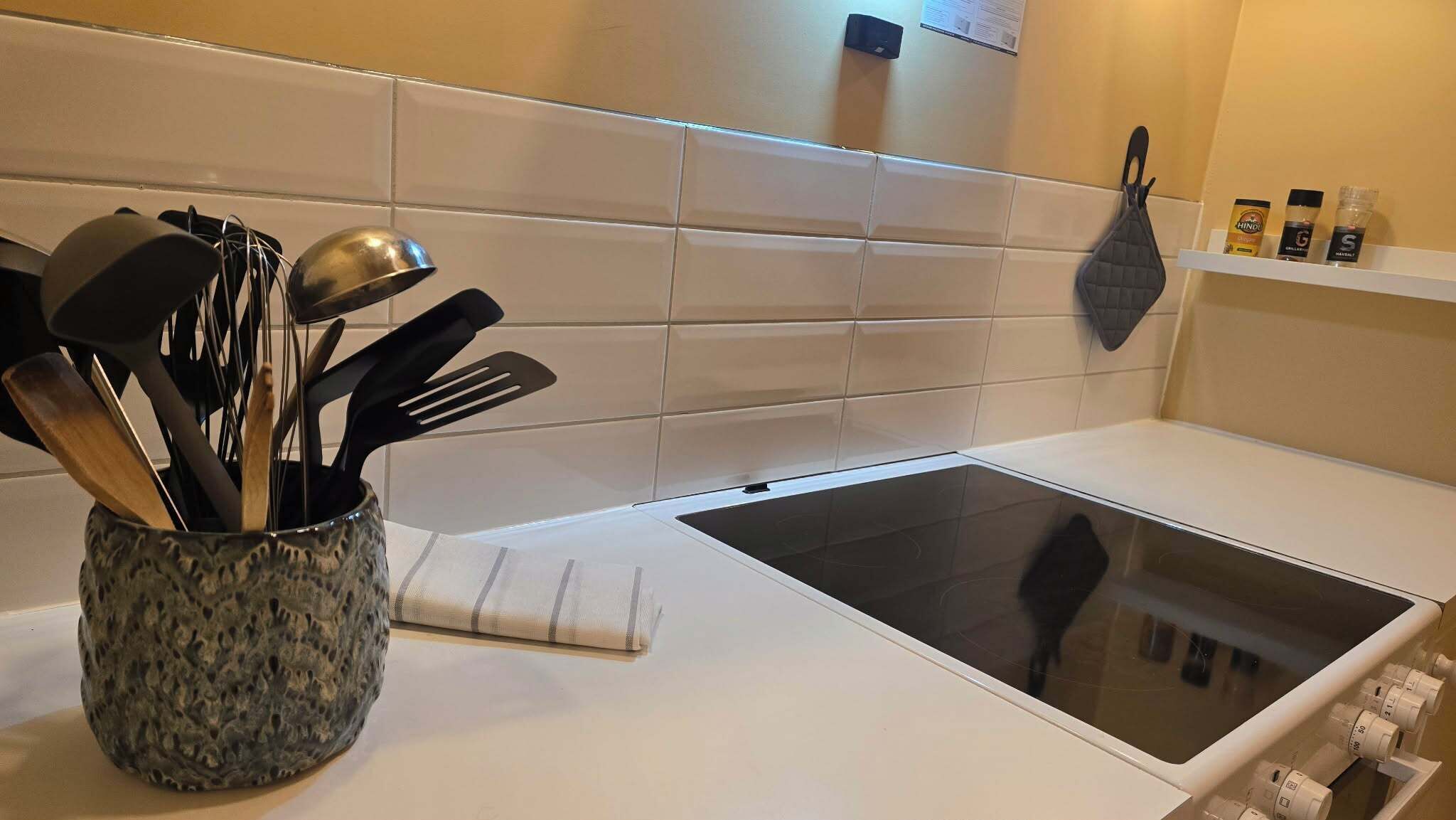 Een magnetron, een waterkoker