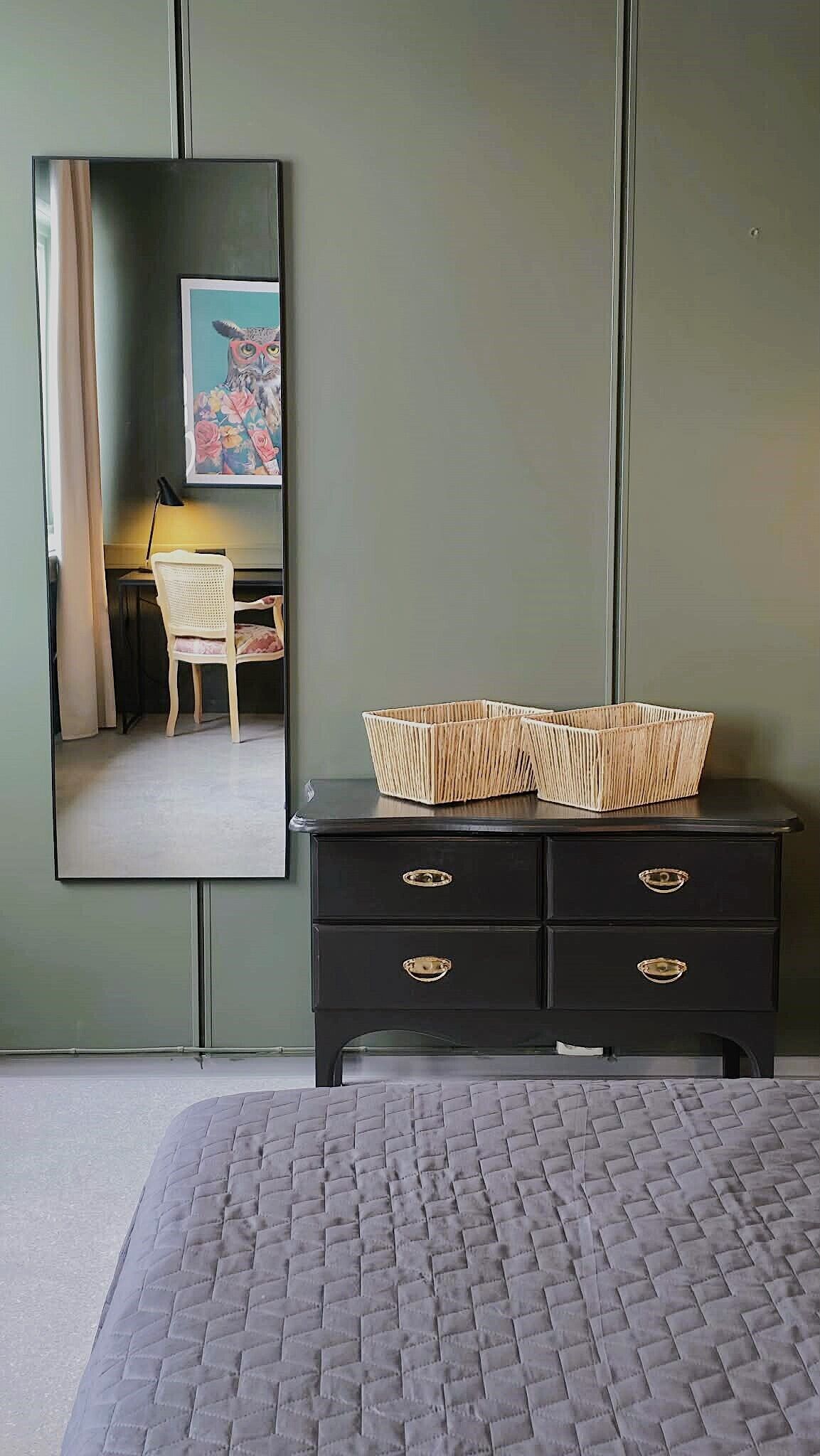 Camera doppia, 1 letto king, vista città | Una scrivania, postazione laptop, tende oscuranti, lenzuola