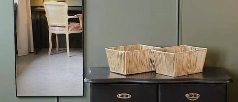 Double Room, 1 King Bed, City View, Private bathroom/shared shower