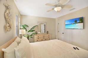 2 bedrooms, iron/ironing board, free WiFi, bed sheets - 2 Bedroom 1.5 Bath Townhouse.  Close to Beach and the Pier/Village area. (Saint Simons Island)