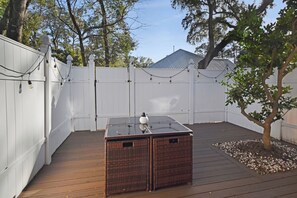 Terrace/patio - 2 Bedroom 1.5 Bath Townhouse.  Close to Beach and the Pier/Village area. (Saint Simons Island)