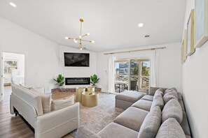 Unclassified image, 3 of 23, button